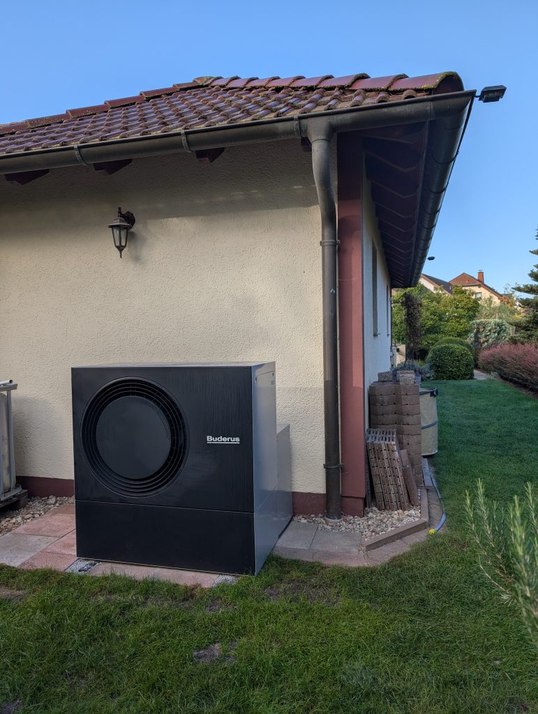 Wärmepumpe im Garten